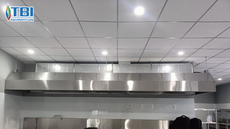 Uu-va-nhuoc-diem-cua-may-hut-mui-cong-nghiep-inoxmientrung