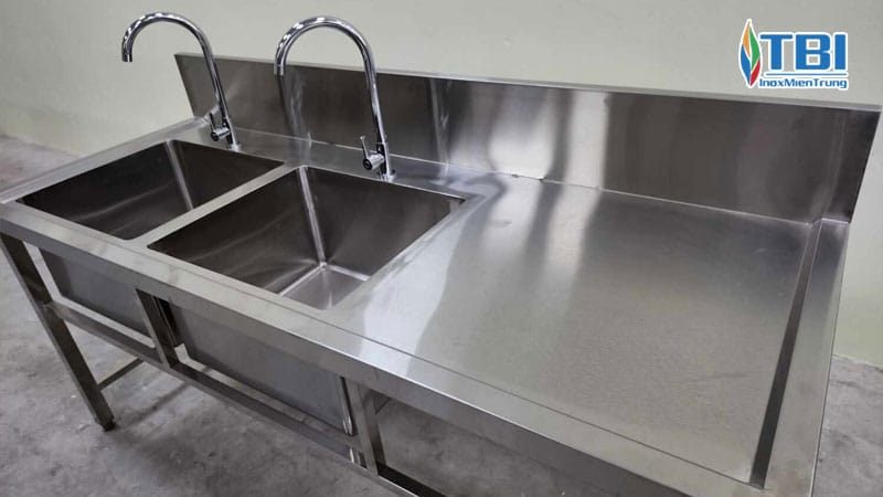 Loi-ich-khi-su-dung-thiet-bi-inox-trong-nha-hang-inoxmientrung