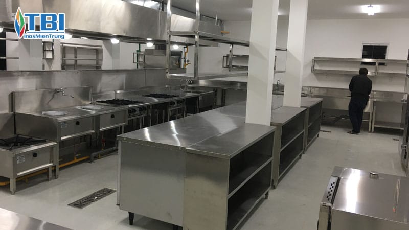 Thiet-bi-inox-bep-cong-nghiep-la-gi-inoxmientrung