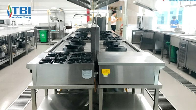 Tai-sao-thiet-bi-inox-la-lua-chon-toi-uu-cho-nha-hang-1-inoxmientrung