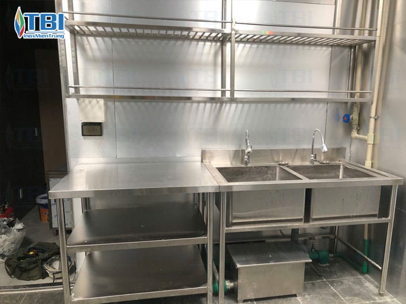Hinh-anh-thi-cong-bep-nha-hang-han-quoc-da-vien-1-inoxmientrung