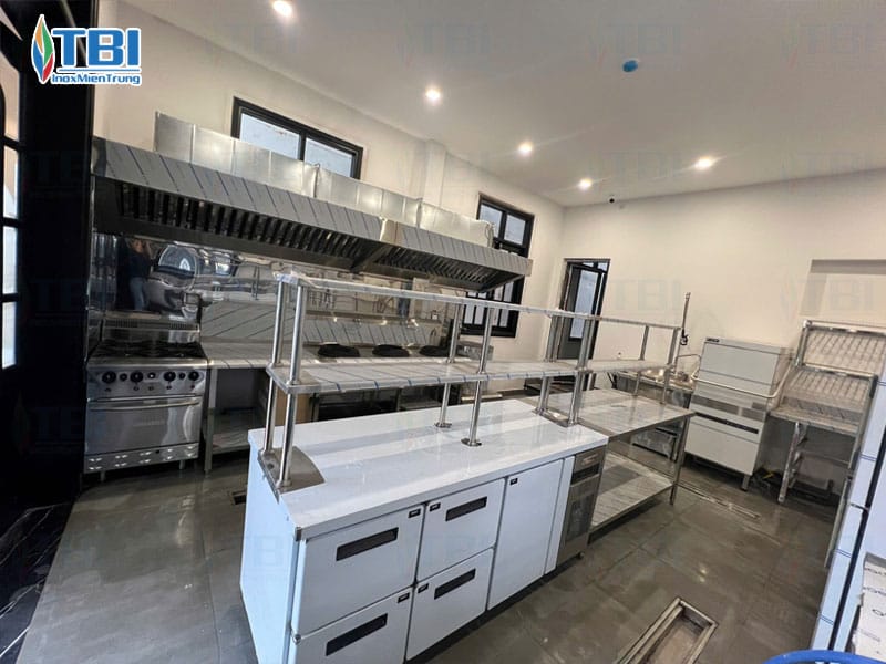 Hinh-anh-thuc-te-cua-cong-trinh-bep-khach-san-yzistel-hoi-an-1-inoxmientrung