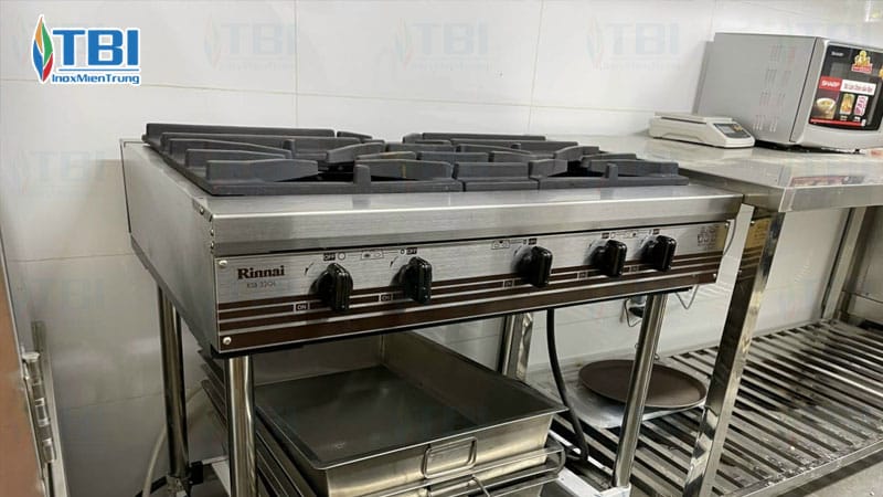 Bep-gas-cong-nghiep-rinnai-inoxmientrung