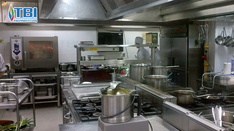Tieu-chuan-lua-chon-thiet-bi-inox-cho-bep-cong-nghiep-inoxmientrung