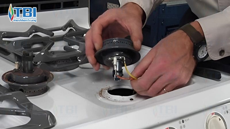 Cac-buoc-lap-dat-bep-ga-cong-nghiep-an-toan-va-hieu-qua-inoxmientrung
