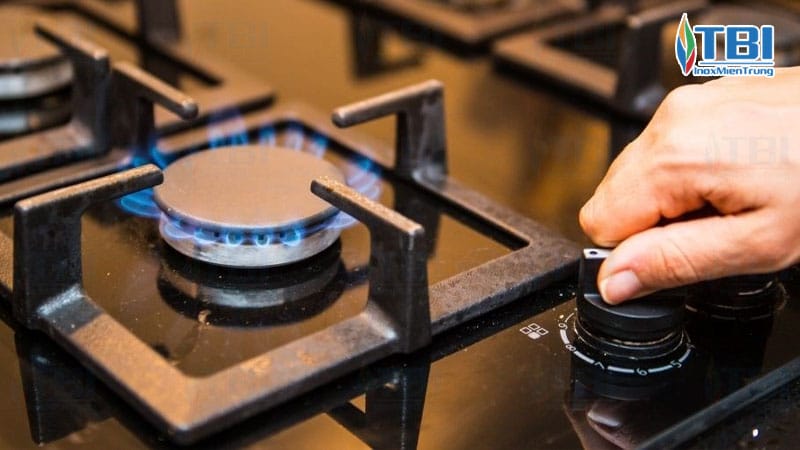 Cac-buoc-mo-bep-ga-an-toan-inoxmientrung