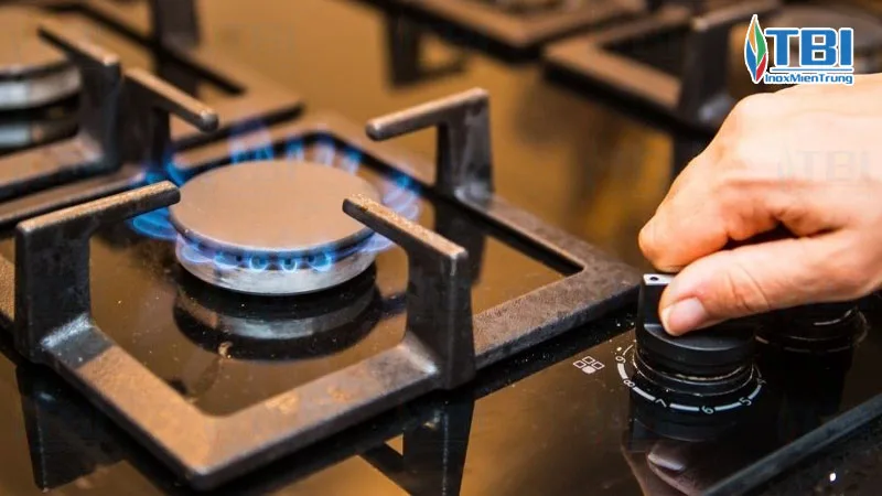 Cac-buoc-mo-bep-ga-an-toan-inoxmientrung