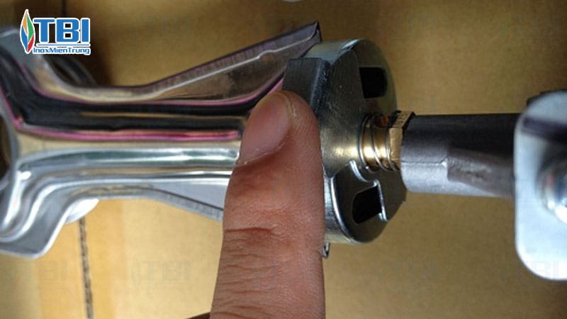 Cach-chinh-gio-bep-ga-cong-nghiep-chinh-xac-an-toan-1-inoxmientrung