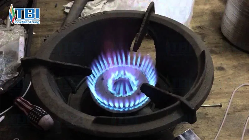 Giai-phap-khac-phuc-bep-ga-cong-nghiep-bi-yeu-lua-inoxmientrung