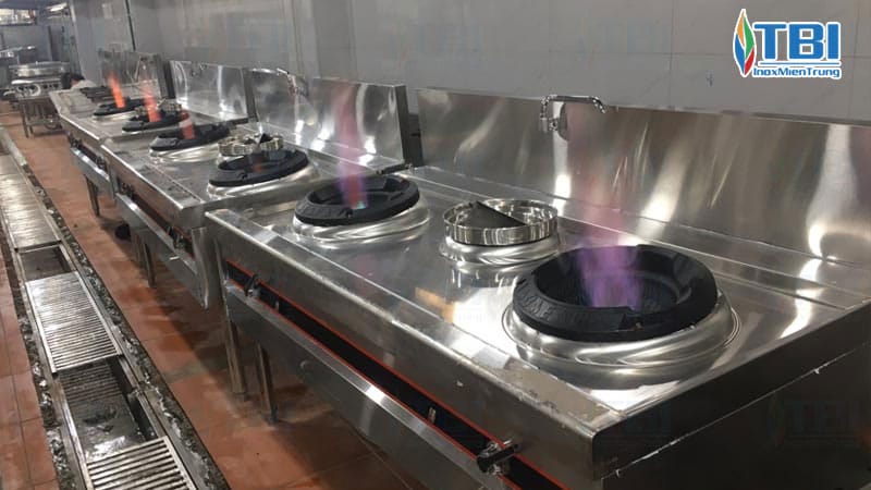 Huong-dan-cach-xu-ly-an-toan-khi-co-ro-ri-ga-cong-nghiep-inoxmientrung