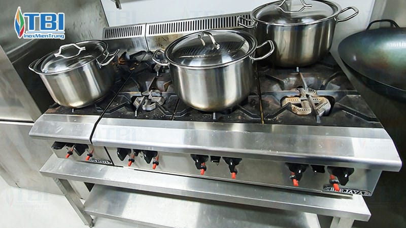 Luu-y-khi-lap-dat-bep-ga-cong-nghiep-inoxmientrung