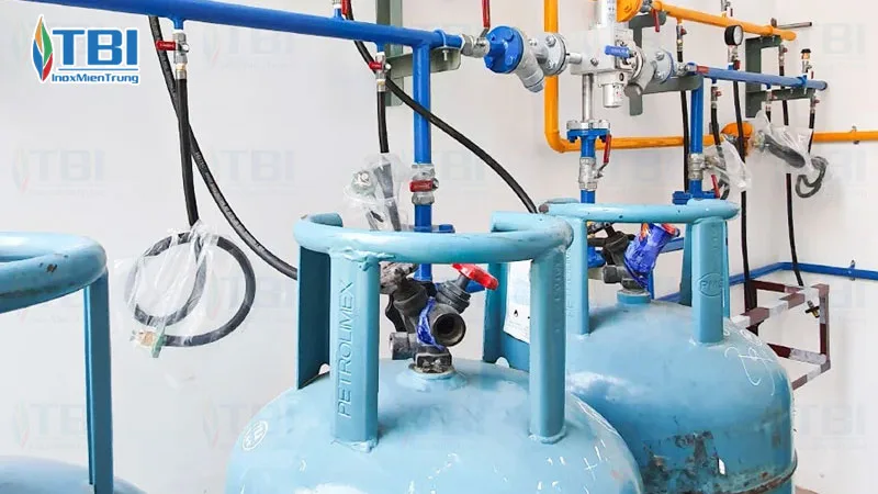 Nguyen-nhan-bep-ga-cong-nghiep-bi-yeu-lua-inoxmientrung