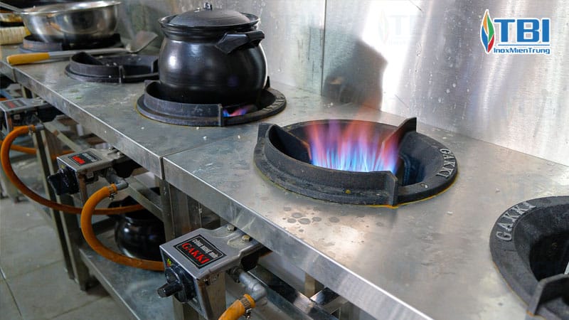Nguyen-tac-su-dung-bep-ga-cong-nghiep-an-toan-inoxmientrung