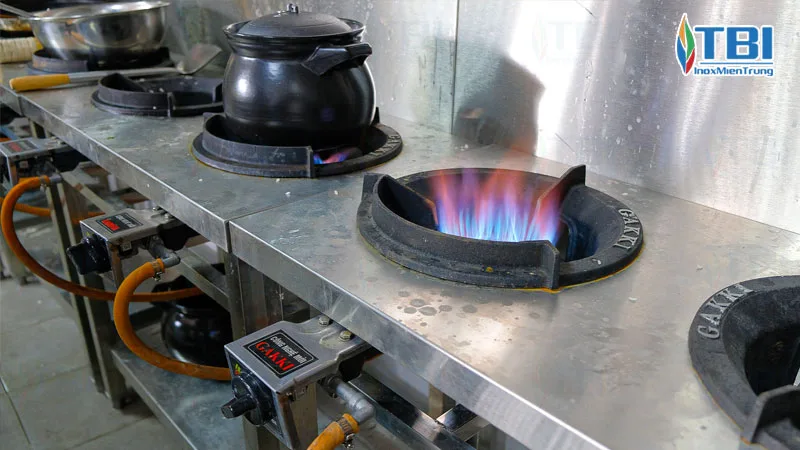 Nguyen-tac-su-dung-bep-ga-cong-nghiep-an-toan-inoxmientrung