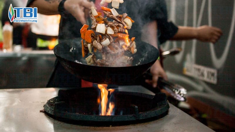 Nguyen-tac-su-dung-bep-ga-cong-nghiep-tiet-kiem-gas-inoxmientrung