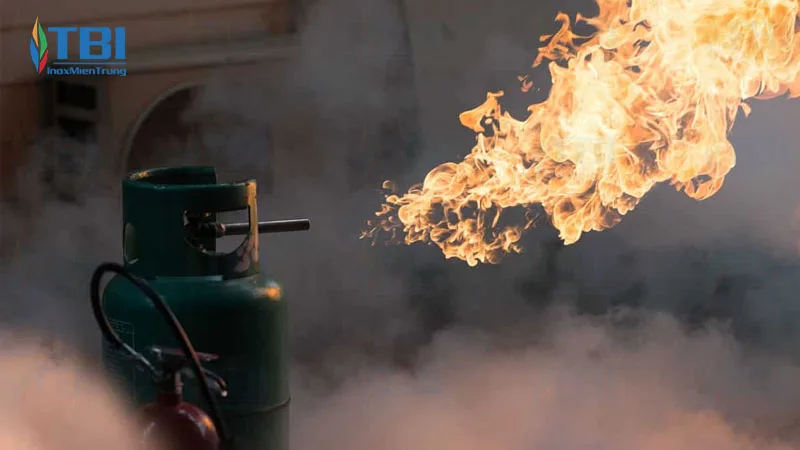 Tac-hai-cua-ro-ri-ga-bep-cong-nghiep-inoxmientrung