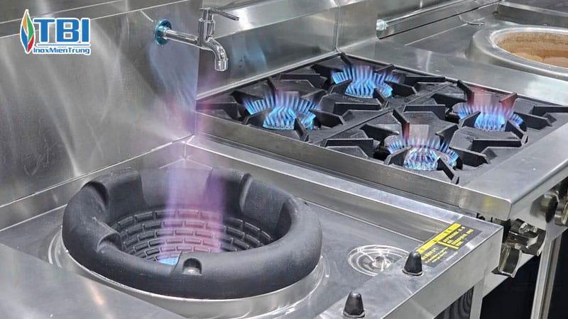Tai-sao-nen-dieu-chinh-gio-bep-ga-cong-nghiep-inoxmientrung