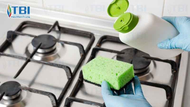 Ve-sinh-cac-kieng-bep-inoxmientrung