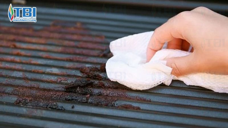 Cac-buoc-ve-sinh-bep-nuong-dien-sach-se-inoxmientrung