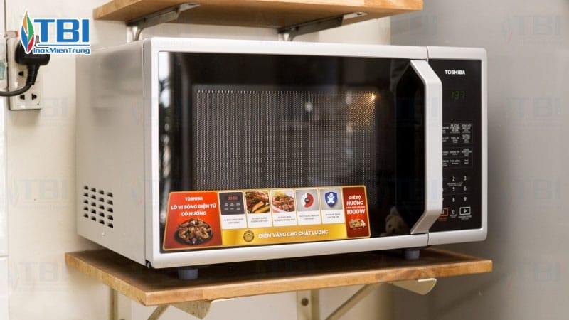 Den-tin-hieu-tren-bang-dieu-khien-khong-sang-inoxmientrung