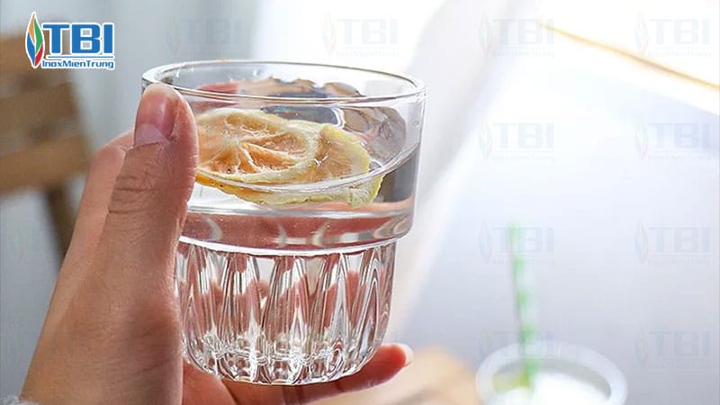 Cac-chat-khong-nen-cho-vao-lo-nuong-inoxmientrung