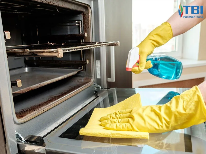 Cach-ve-sinh-lo-nuong-locklock-hieu-qua-1-inoxmientrung