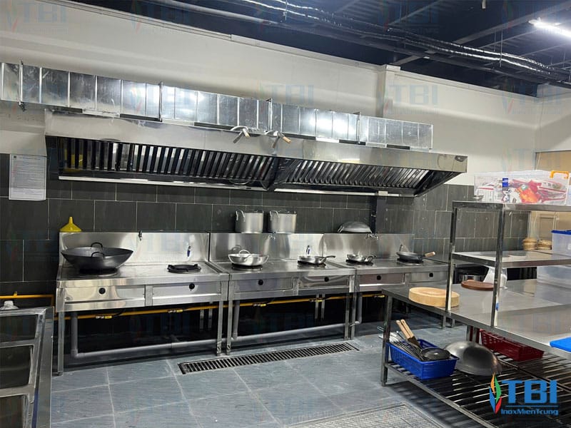 Hinh-anh-thuc-te-cua-du-an-bep-nha-hang-ech-xanh-da-nang-3-inoxmientrung