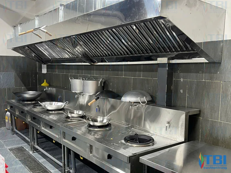 Yeu-cau-cua-cong-trinh-bep-nha-hang-ech-xanh-1-inoxmientrung