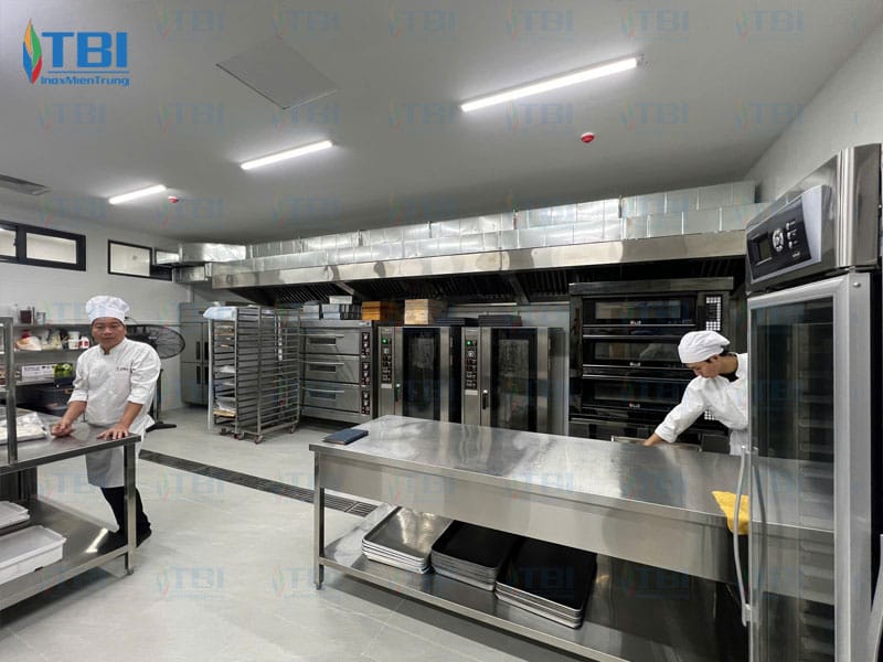 Quy-trinh-thi-cong-va-hoan-thien-cho-bep-lapin-bakery-dessert-cafe-1-inoxmientrung