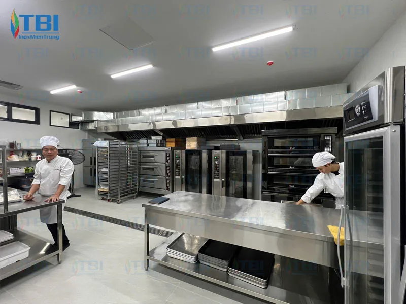 Quy-trinh-thi-cong-va-hoan-thien-cho-bep-lapin-bakery-dessert-cafe-1-inoxmientrung